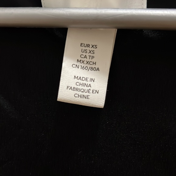 H&M black vest - Picture 3 of 3